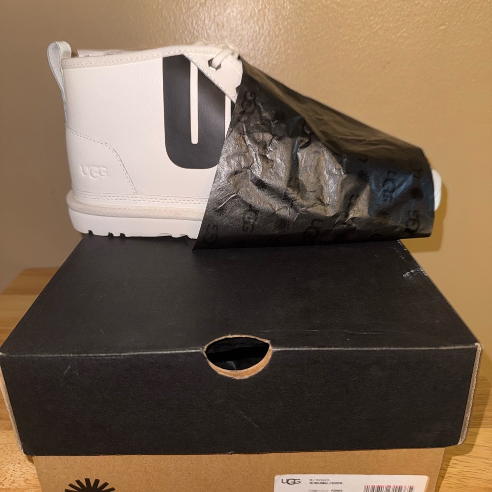 UGG Neumel Chopd Chukka Ankle Boot -White
-Black Logo Leather